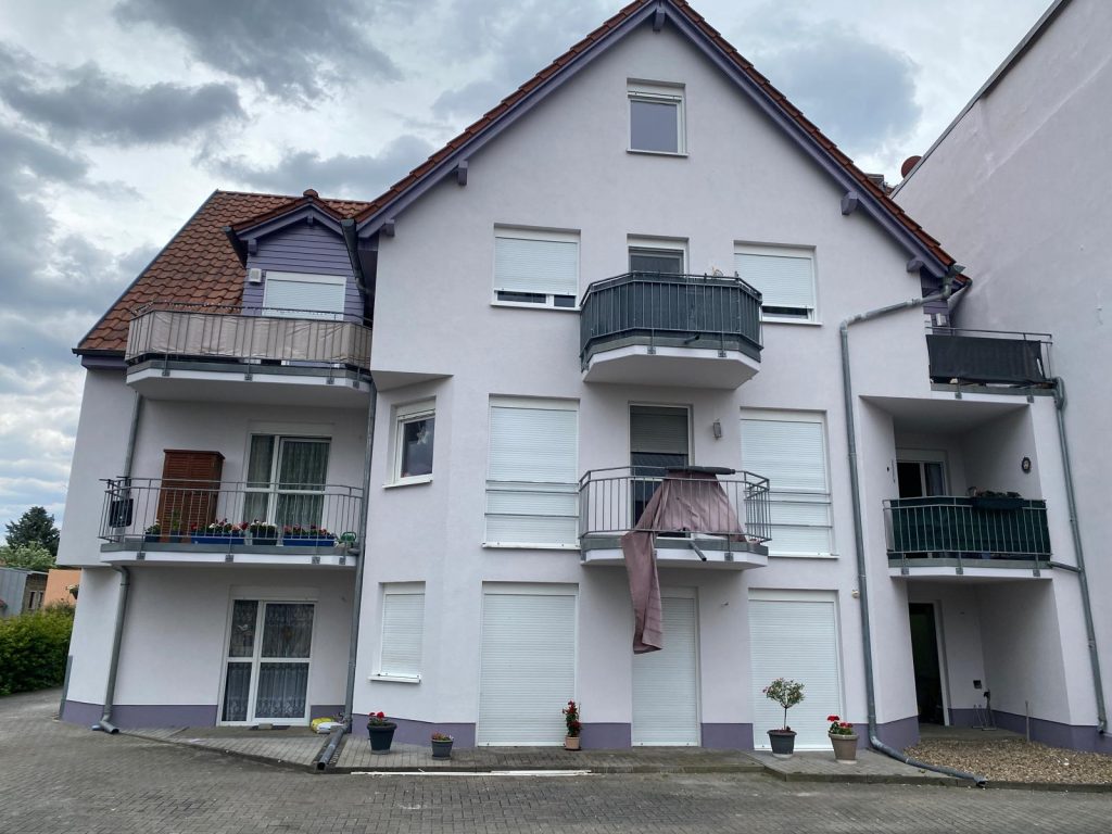 Mehrfamilienhaus mit Balkonen